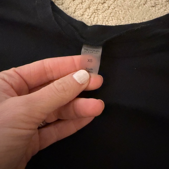 Beyond Yoga Back Out Cropped Pullover EUC XS - Picture 7 of 11